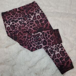 Onzie Purple Ombre Leopard Print Athletic Pants/Capris Size M/L EUC